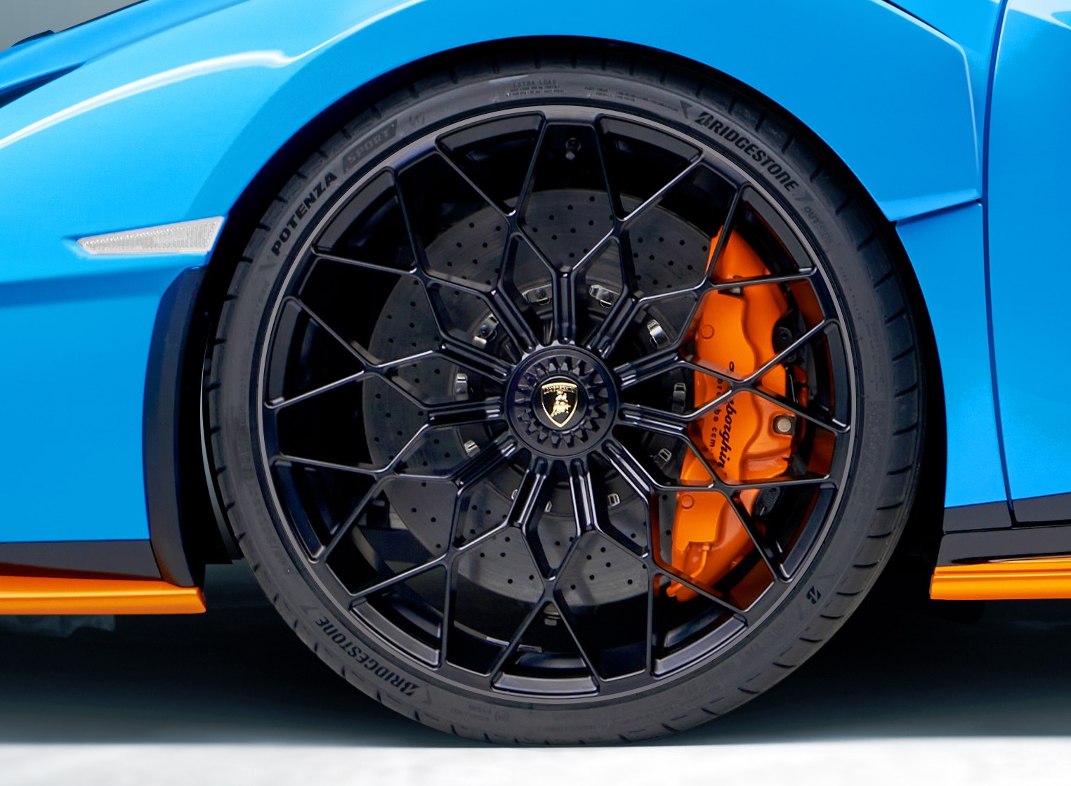 Lamborghini ha scelto Bridgestone come fornitore di pneumatici per la Lamborghini Huracán STO